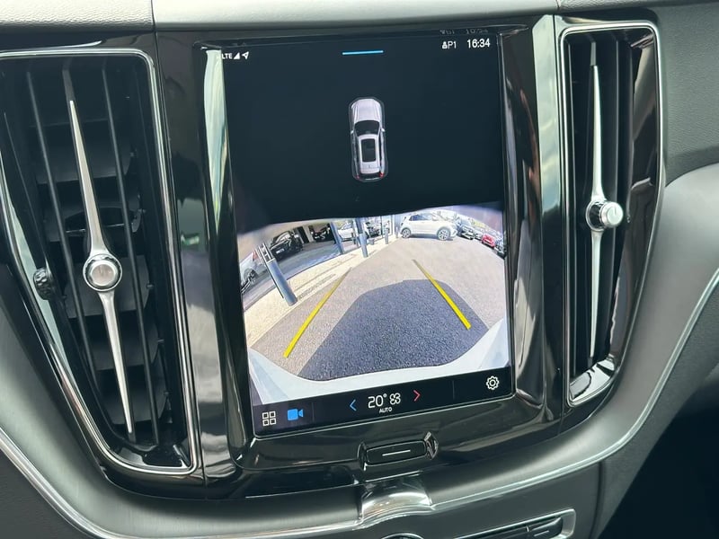 Photo de la voiture VOLVO XC60 T6 AWD Hybride rechargeable 253 ch+145 ch Geartronic 8 Plus Style Chrome