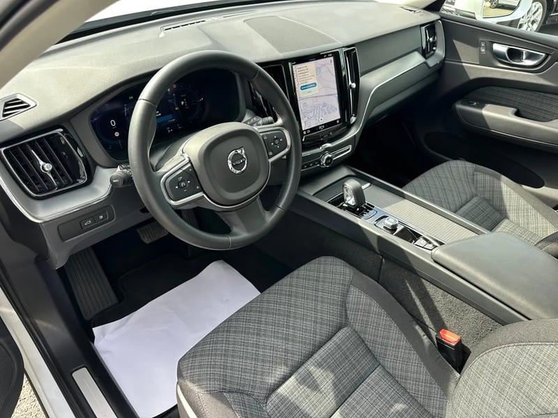 Photo de la voiture VOLVO XC60 T6 AWD Hybride rechargeable 253 ch+145 ch Geartronic 8 Plus Style Chrome