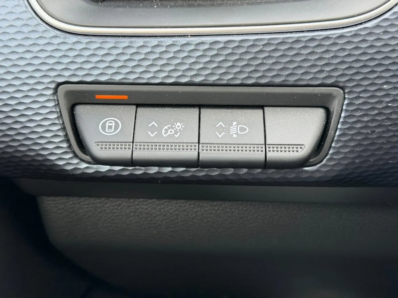 Photo de la voiture RENAULT ARKANA mild hybrid 140 EDC GSR2 Evolution