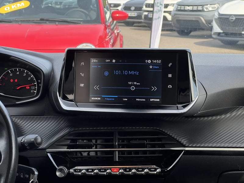 Photo de la voiture PEUGEOT 2008 PureTech 100 S&S BVM6 Active Pack