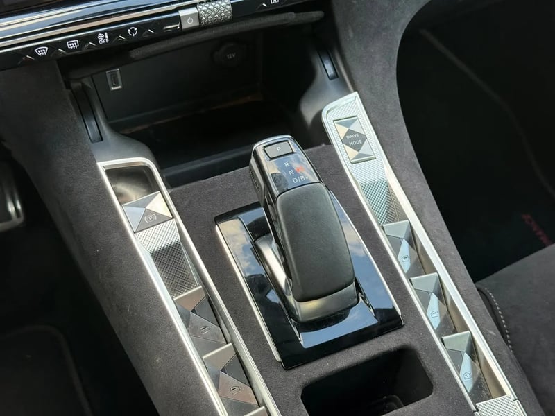 Photo de la voiture DS DS 7 Hybride Rechargeable E-Tense 225 EAT8 Performance Line +