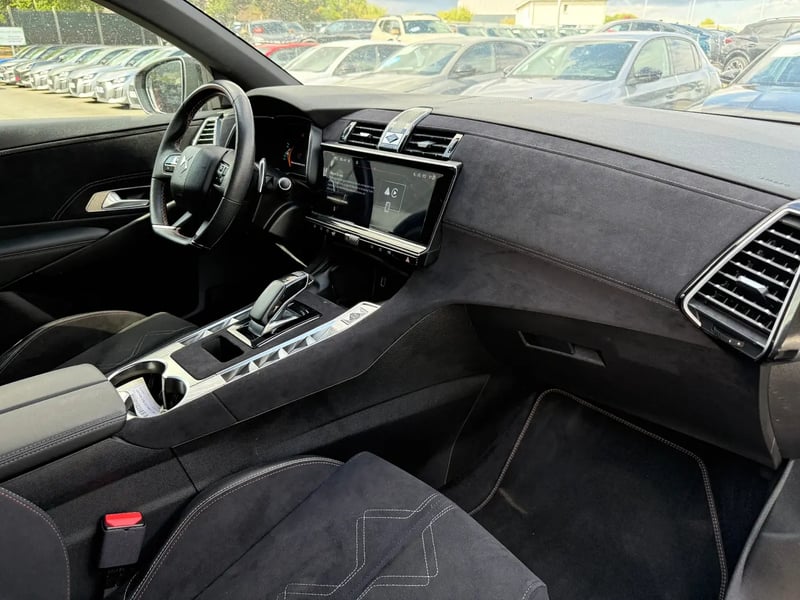 Photo de la voiture DS DS 7 Hybride Rechargeable E-Tense 225 EAT8 Performance Line +