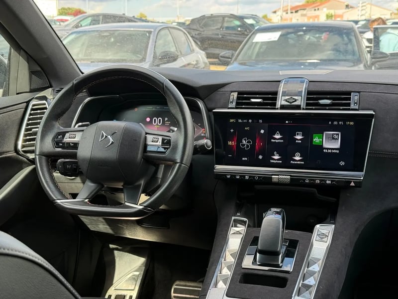Photo de la voiture DS DS 7 Hybride Rechargeable E-Tense 225 EAT8 Performance Line +