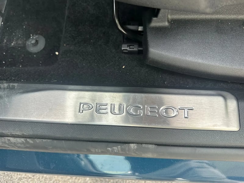 Photo de la voiture PEUGEOT 3008 Puretech 130ch S&S BVM6 GT
