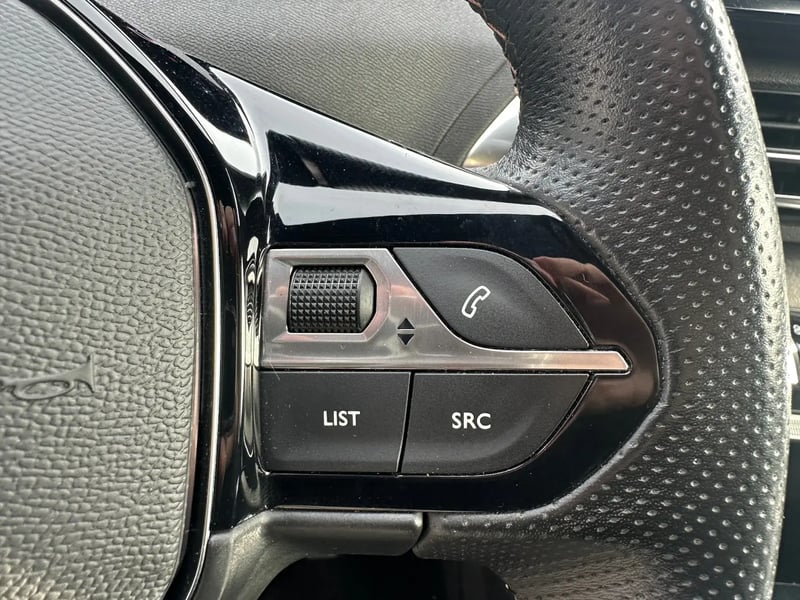 Photo de la voiture PEUGEOT 3008 Puretech 130ch S&S BVM6 GT