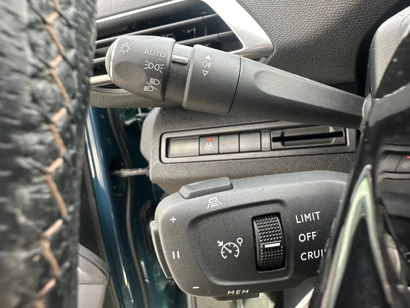 Photo de la voiture PEUGEOT 3008 Puretech 130ch S&S BVM6 GT