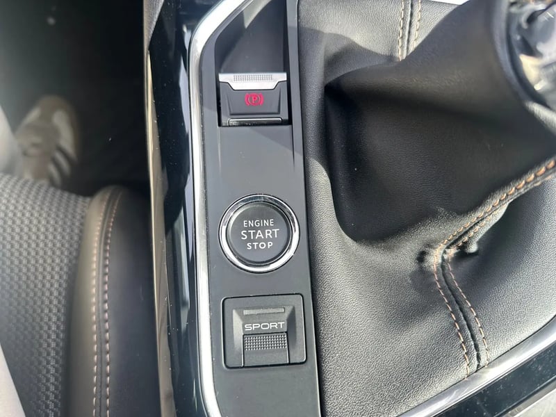 Photo de la voiture PEUGEOT 3008 Puretech 130ch S&S BVM6 GT