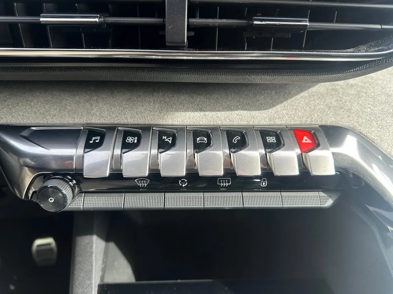 Photo de la voiture PEUGEOT 3008 Puretech 130ch S&S BVM6 GT