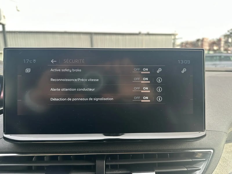 Photo de la voiture PEUGEOT 3008 Puretech 130ch S&S BVM6 GT