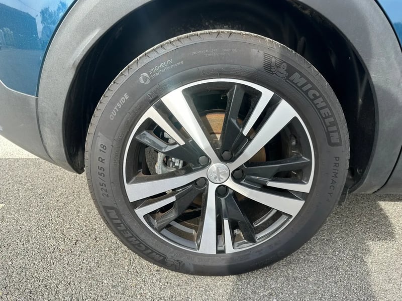 Photo de la voiture PEUGEOT 3008 Puretech 130ch S&S BVM6 GT