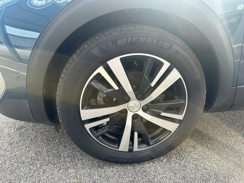 Photo de la voiture PEUGEOT 3008 Puretech 130ch S&S BVM6 GT