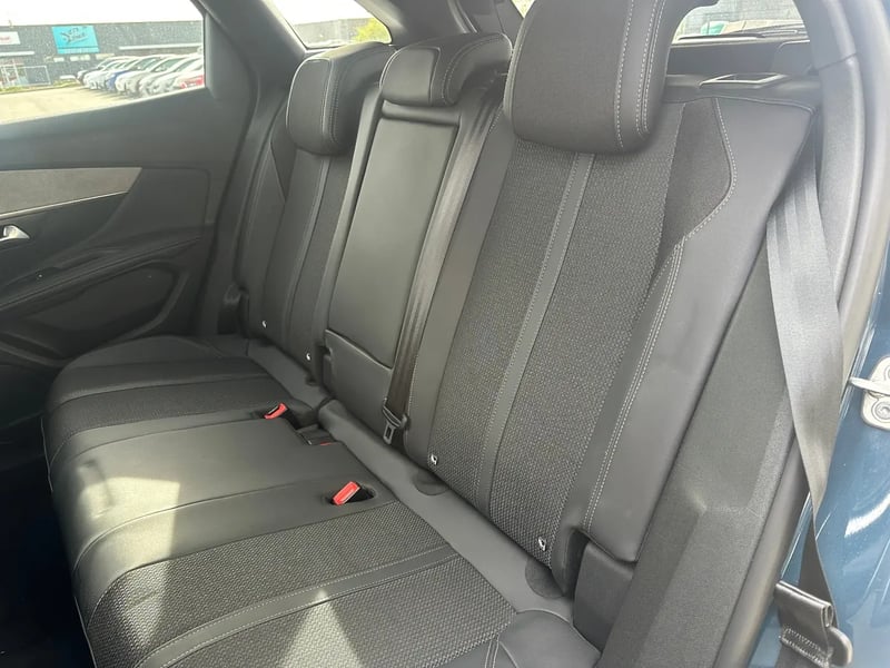 Photo de la voiture PEUGEOT 3008 Puretech 130ch S&S BVM6 GT