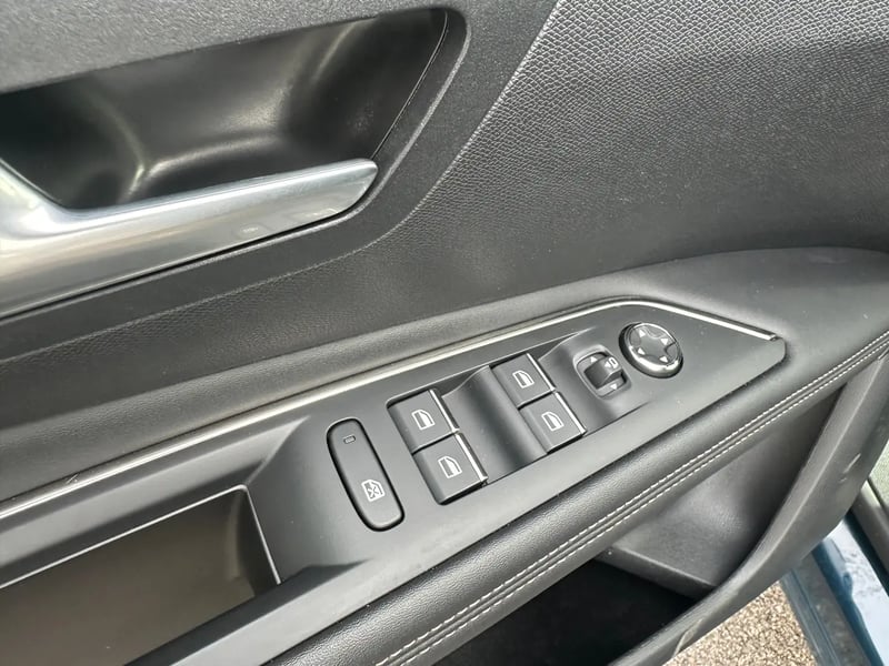 Photo de la voiture PEUGEOT 3008 Puretech 130ch S&S BVM6 GT