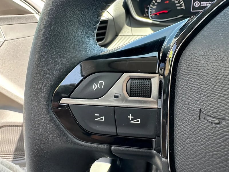 Photo de la voiture PEUGEOT 208 100 S&S BVM6 Style