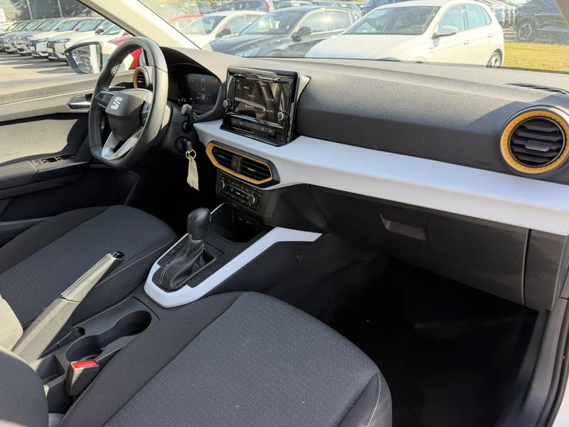 Photo de la voiture SEAT ARONA 1.0 TSI 110 ch Start/Stop DSG7 Style Business