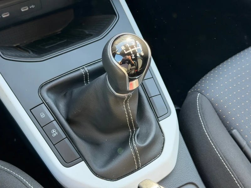 Photo de la voiture SEAT ARONA 1.0 TSI 110 ch Start/Stop BVM6 Style Business