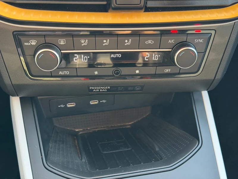 Photo de la voiture SEAT ARONA 1.0 TSI 110 ch Start/Stop BVM6 Style Business