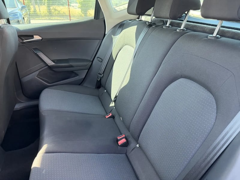 Photo de la voiture SEAT ARONA 1.0 TSI 110 ch Start/Stop BVM6 Style Business