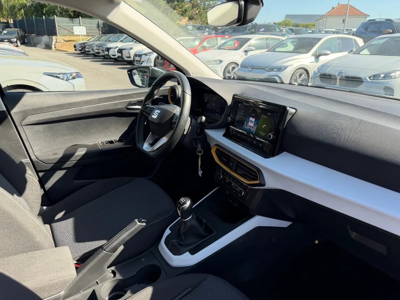 Photo de la voiture SEAT ARONA 1.0 TSI 110 ch Start/Stop BVM6 Style Business