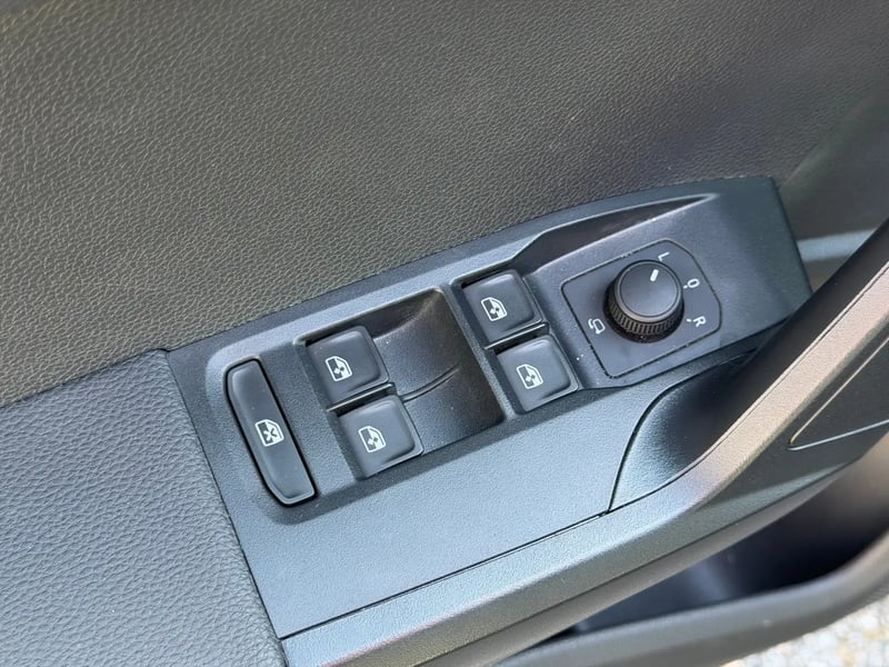 Photo de la voiture SEAT ARONA 1.0 TSI 110 ch Start/Stop BVM6 Style Business