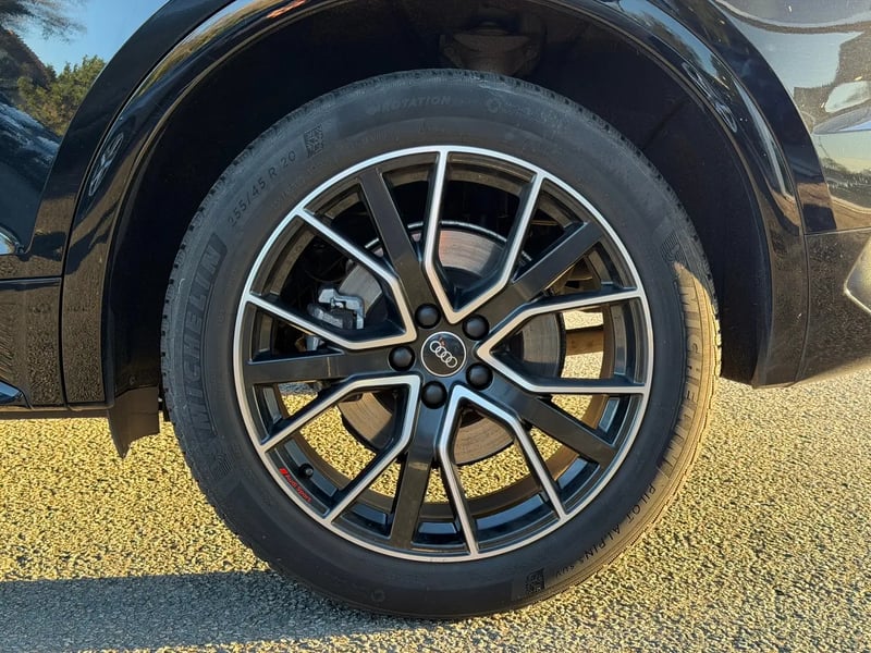 Photo de la voiture AUDI Q5 SPORTBACK 35 TDI 163 S tronic 7 S line
