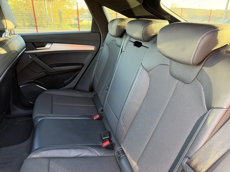 Photo de la voiture AUDI Q5 SPORTBACK 35 TDI 163 S tronic 7 S line