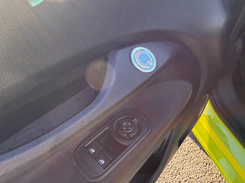 Photo de la voiture FIAT 500e BERLINE 500 e 95ch Pack Confort MY24 JAUNE