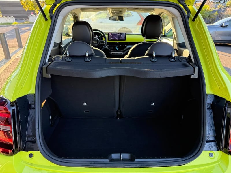 Photo de la voiture FIAT 500e BERLINE 500 e 95ch Pack Confort MY24 JAUNE