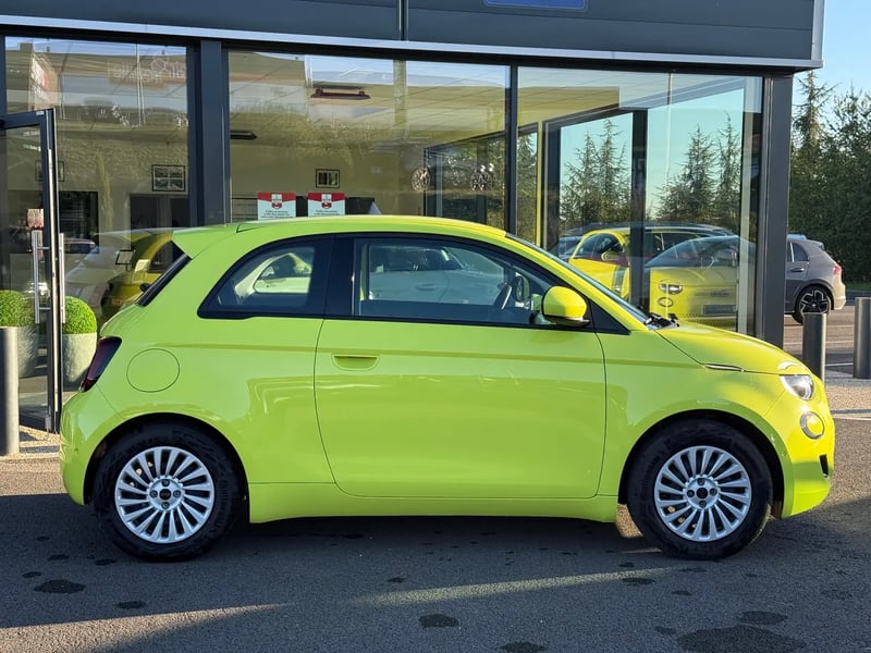 Photo de la voiture FIAT 500e BERLINE 500 e 95ch Pack Confort MY24 JAUNE