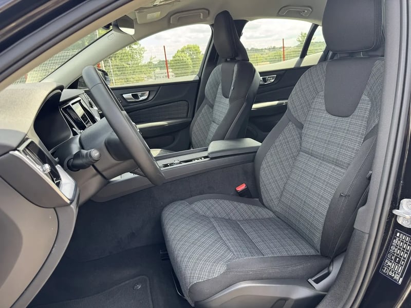 Photo de la voiture VOLVO S60 B4 197 ch DCT7 Core+ - 4P