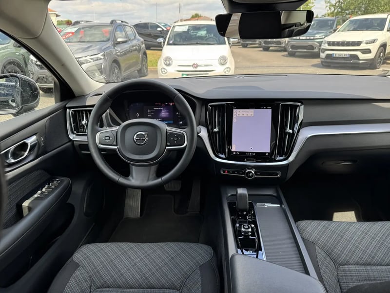 Photo de la voiture VOLVO S60 B4 197 ch DCT7 Core+ - 4P