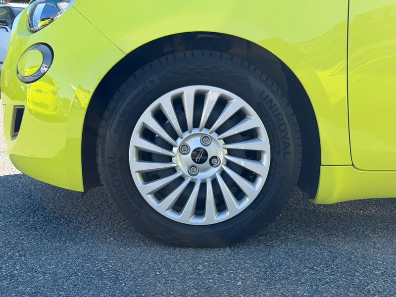 Photo de la voiture FIAT 500e BERLINE 500 e 95 ch Nouvelle 500