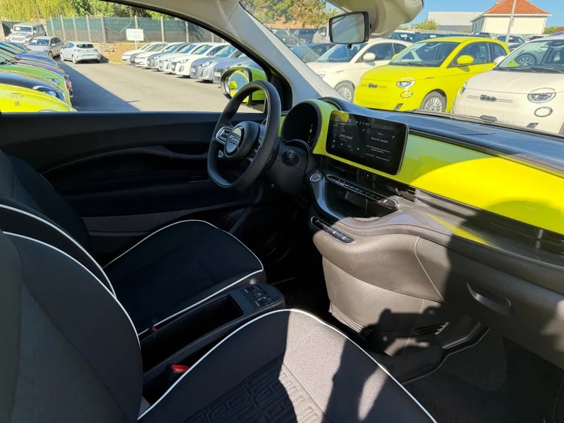 Photo de la voiture FIAT 500e BERLINE 500 e 95 ch Nouvelle 500
