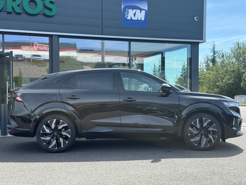 Photo de la voiture RENAULT RAFALE E-Tech full hybrid 200 ch esprit Alpine