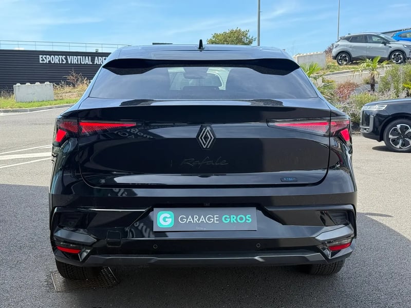 Photo de la voiture RENAULT RAFALE E-Tech full hybrid 200 ch esprit Alpine