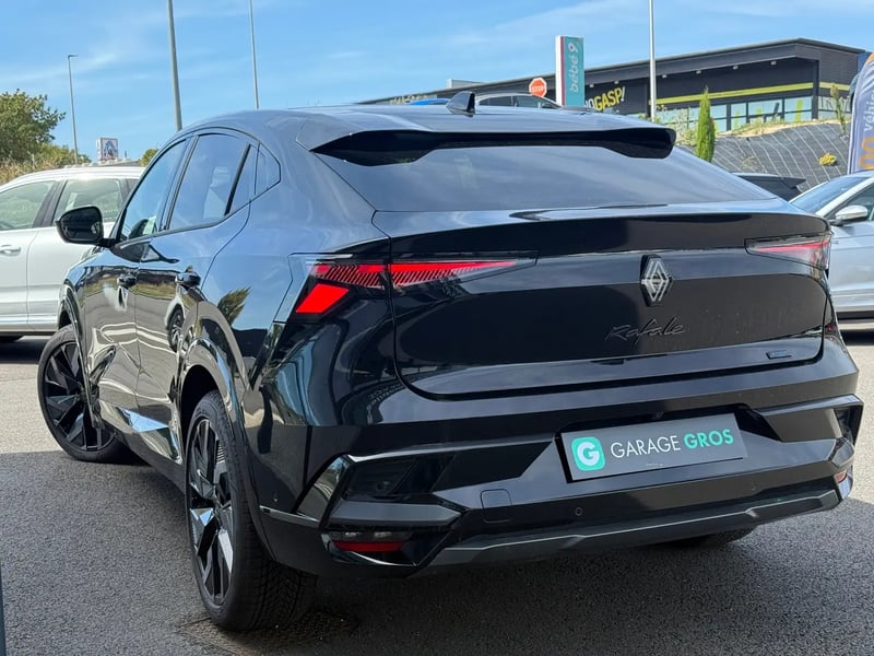 Photo de la voiture RENAULT RAFALE E-Tech full hybrid 200 ch esprit Alpine
