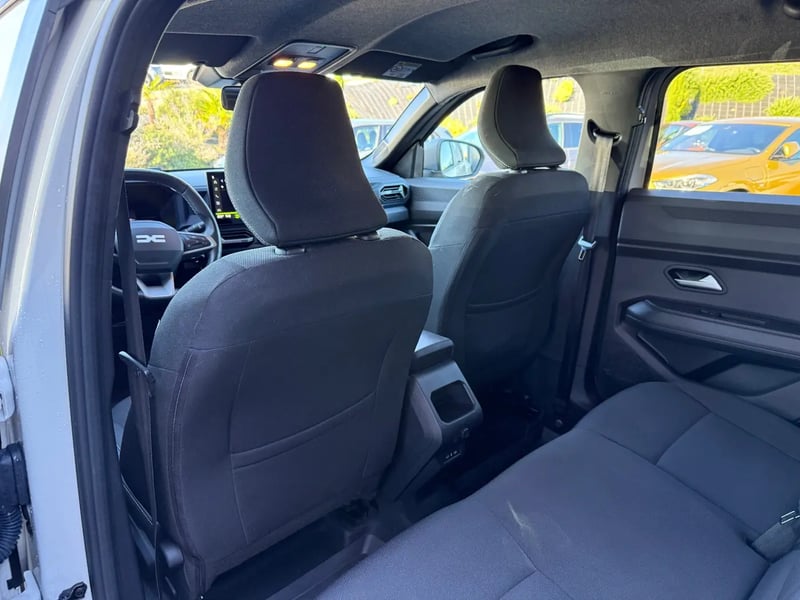 Photo de la voiture DACIA DUSTER TCe 130 4x2 Journey