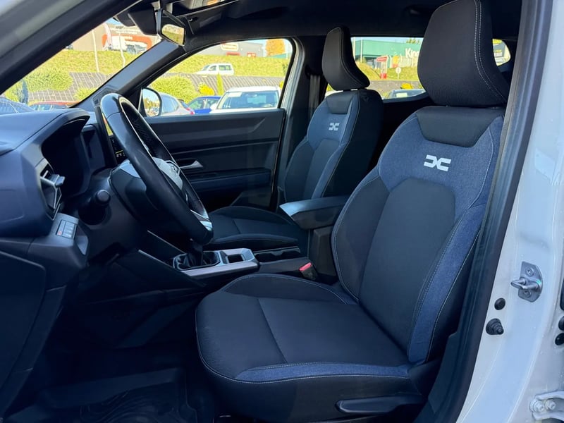 Photo de la voiture DACIA DUSTER TCe 130 4x2 Journey