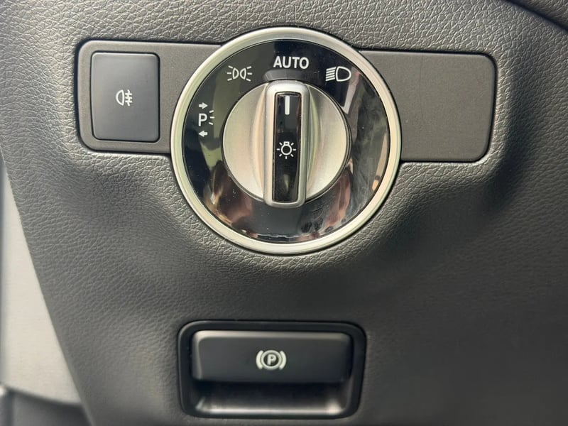 Photo de la voiture MERCEDES-BENZ GLA 200 d 7-G DCT Sensation