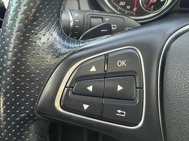Photo de la voiture MERCEDES-BENZ GLA 200 d 7-G DCT Sensation