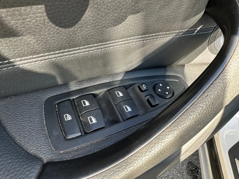 Photo de la voiture BMW X1 F48 sDrive 18i 136 ch BVA8 xLine