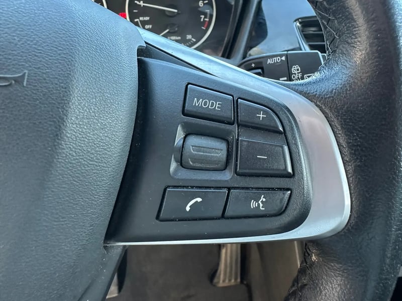 Photo de la voiture BMW X1 F48 sDrive 18i 136 ch BVA8 xLine
