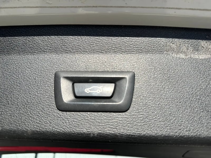 Photo de la voiture BMW X1 F48 sDrive 18i 136 ch BVA8 xLine