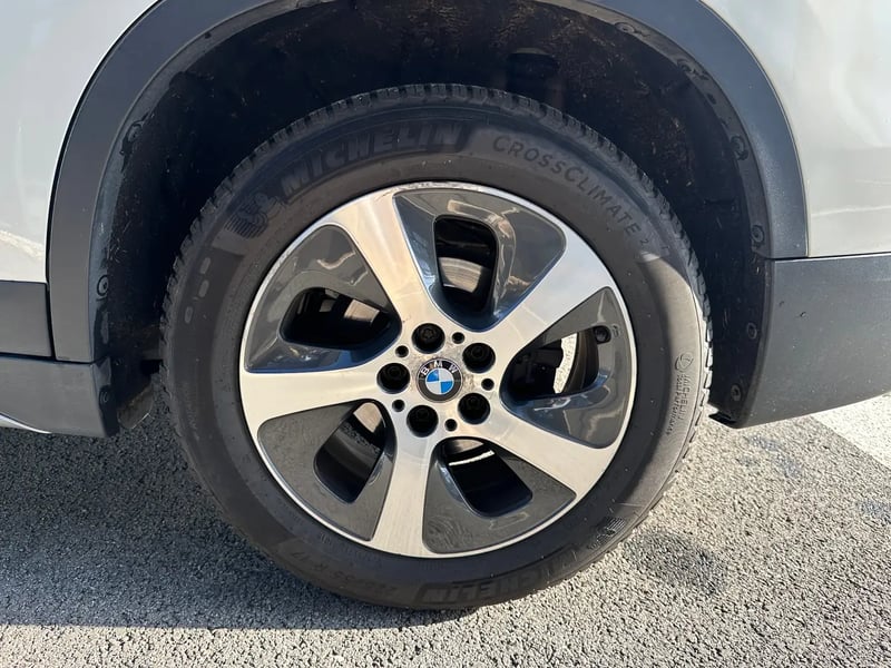 Photo de la voiture BMW X1 F48 sDrive 18i 136 ch BVA8 xLine