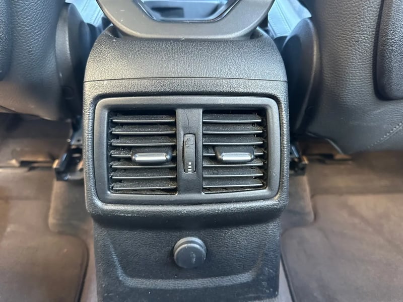 Photo de la voiture BMW X1 F48 sDrive 18i 136 ch BVA8 xLine