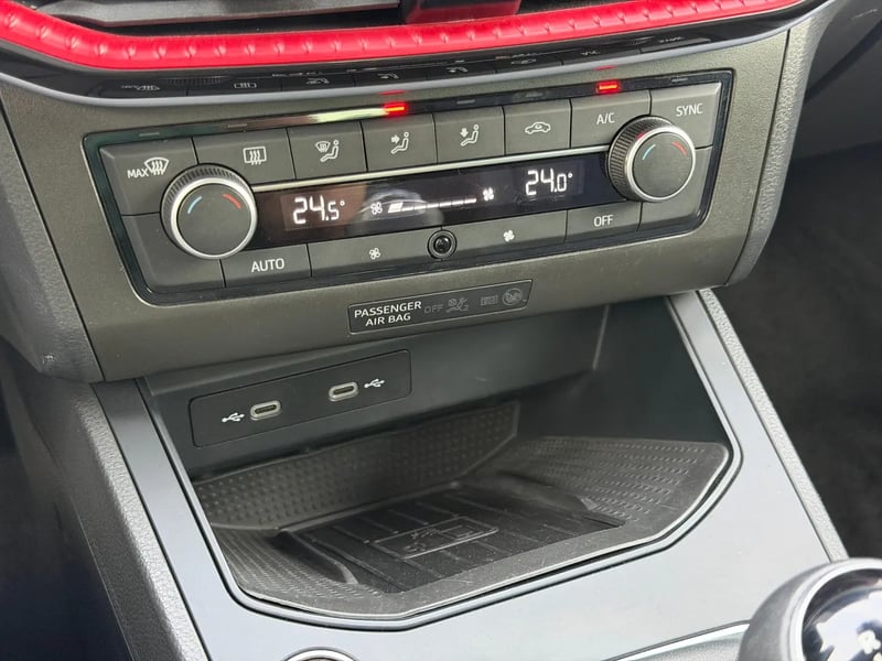 Photo de la voiture SEAT IBIZA 1.0 TSI 110 ch S/S BVM6 FR