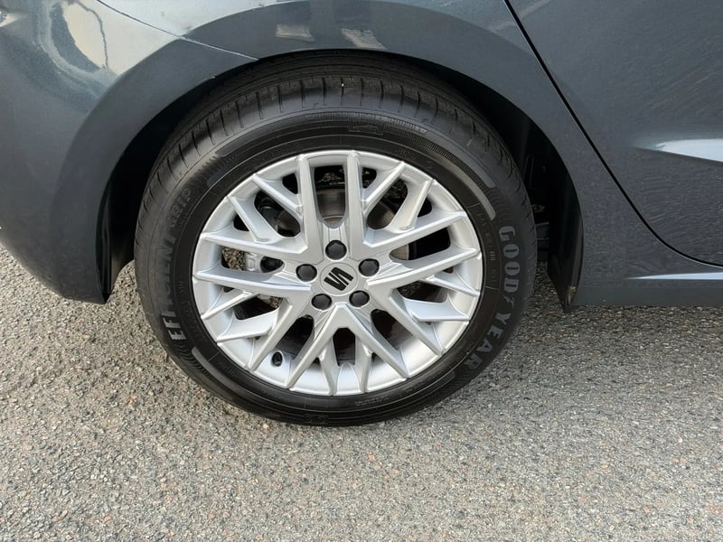 Photo de la voiture SEAT IBIZA 1.0 TSI 110 ch S/S BVM6 FR