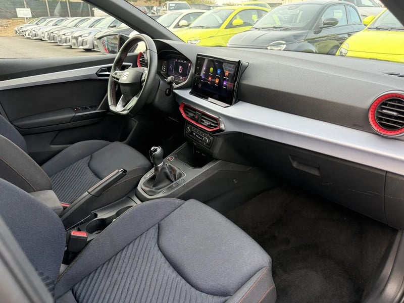 Photo de la voiture SEAT IBIZA 1.0 TSI 110 ch S/S BVM6 FR