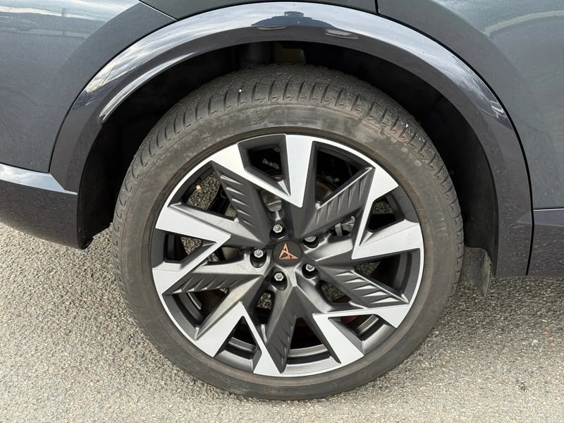 Photo de la voiture CUPRA FORMENTOR 1.5 eTSI Hybrid 150 ch DSG7 V