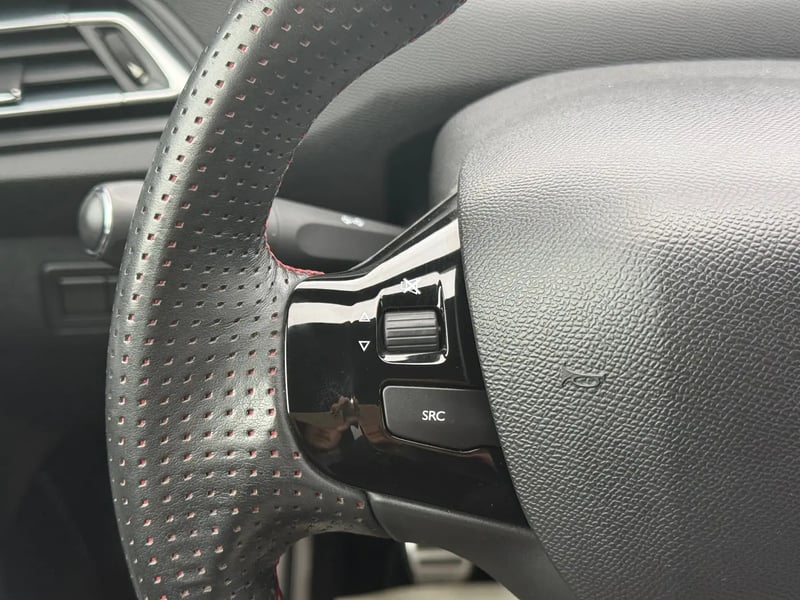 Photo de la voiture PEUGEOT 308 1.2 PureTech 130ch S&S BVM6 GT Line